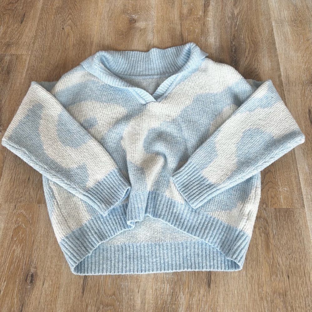 🩵🤍SHEIN Light Blue and Cream V-Neck Sweater